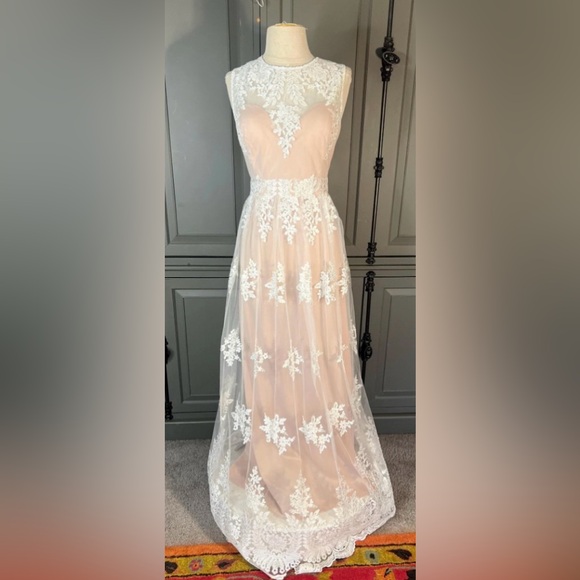 BHLDN Dresses & Skirts - BHLDN Blush and White Lace Overlay Maxi Dress